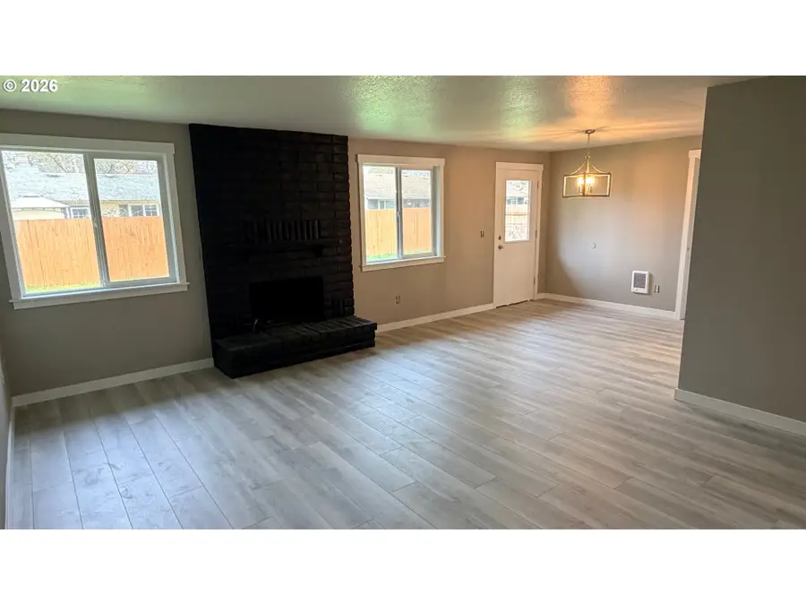 283 NE 34th Pl, Hillsboro, OR 97124 - #2