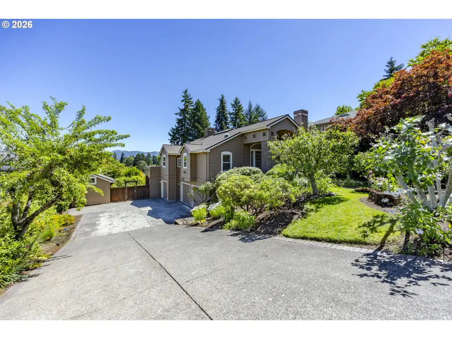 410 Spyglass Dr, Eugene, OR 97401 - #2