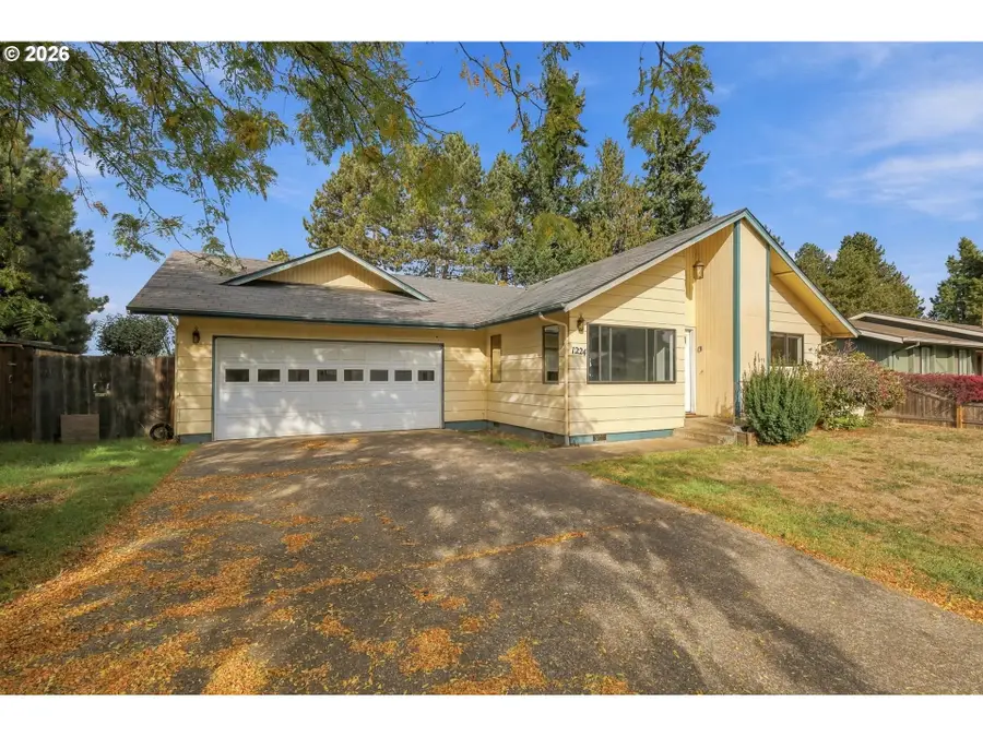 1224 Sequoia Ave, Springfield, OR 97477 - #3