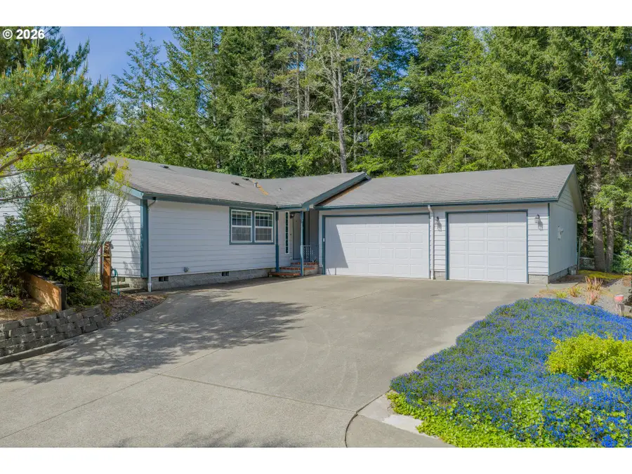 2138 Lynne Dr, North Bend, OR 97459 - #2