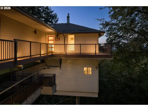 2445 SW Montgomery Dr, Portland, OR 97201