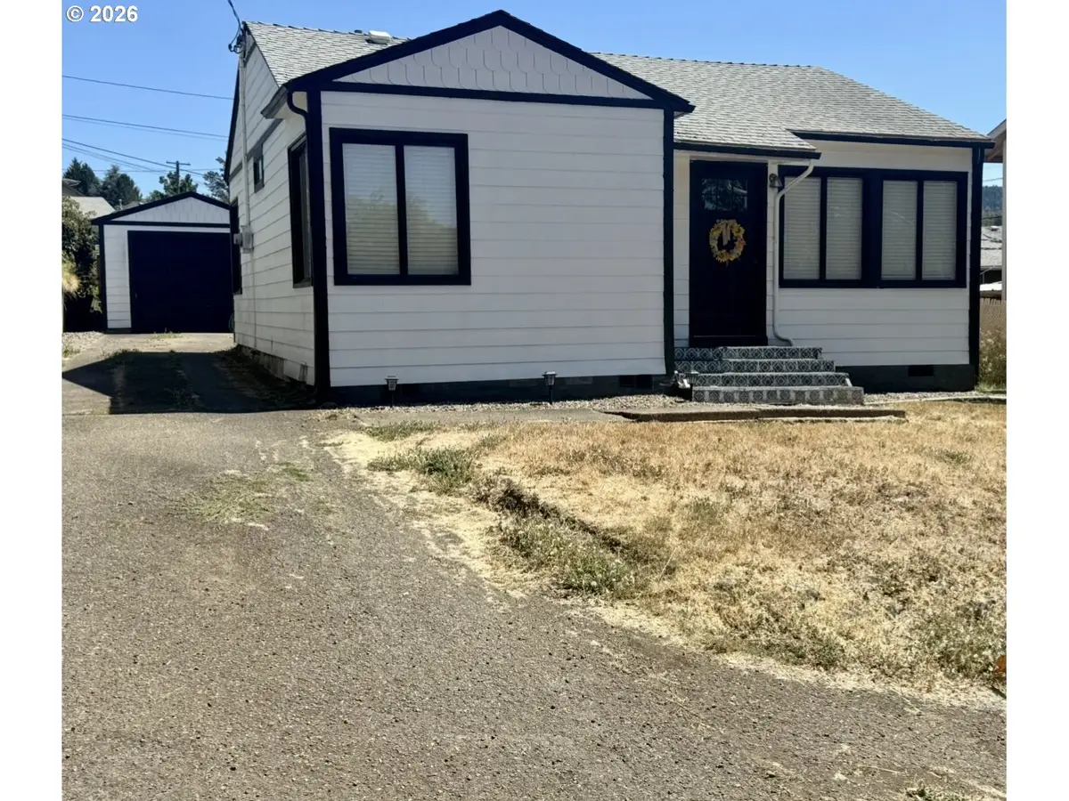 727 NE Jackson St, Roseburg, OR 97470 - #1