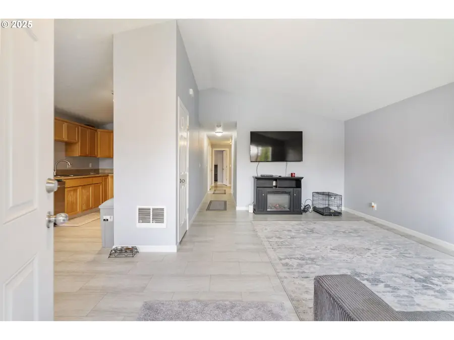 453 N 11th St, Saint Helens, OR 97051 - Image #2