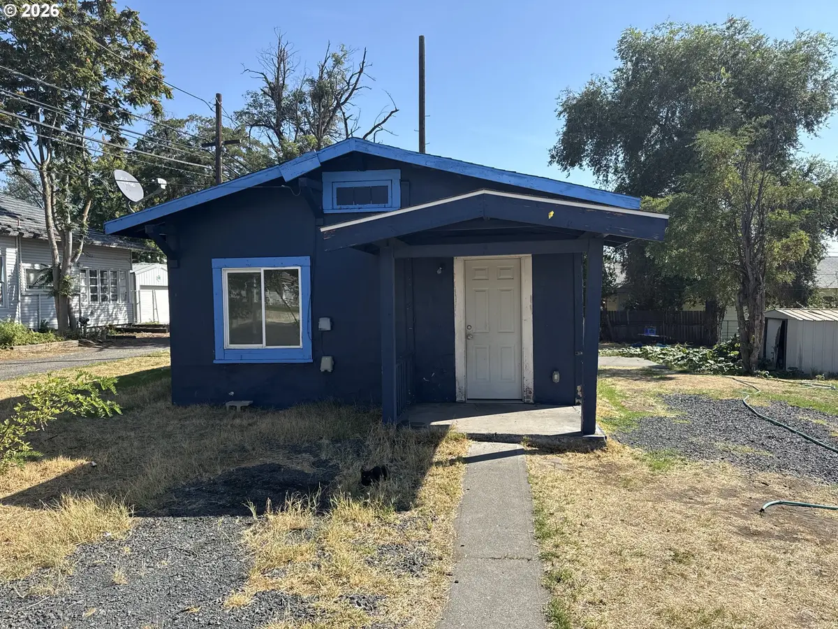 220 NE 3rd St, Hermiston, OR 97838 - #1