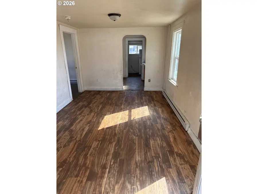220 NE 3rd St, Hermiston, OR 97838 - #2