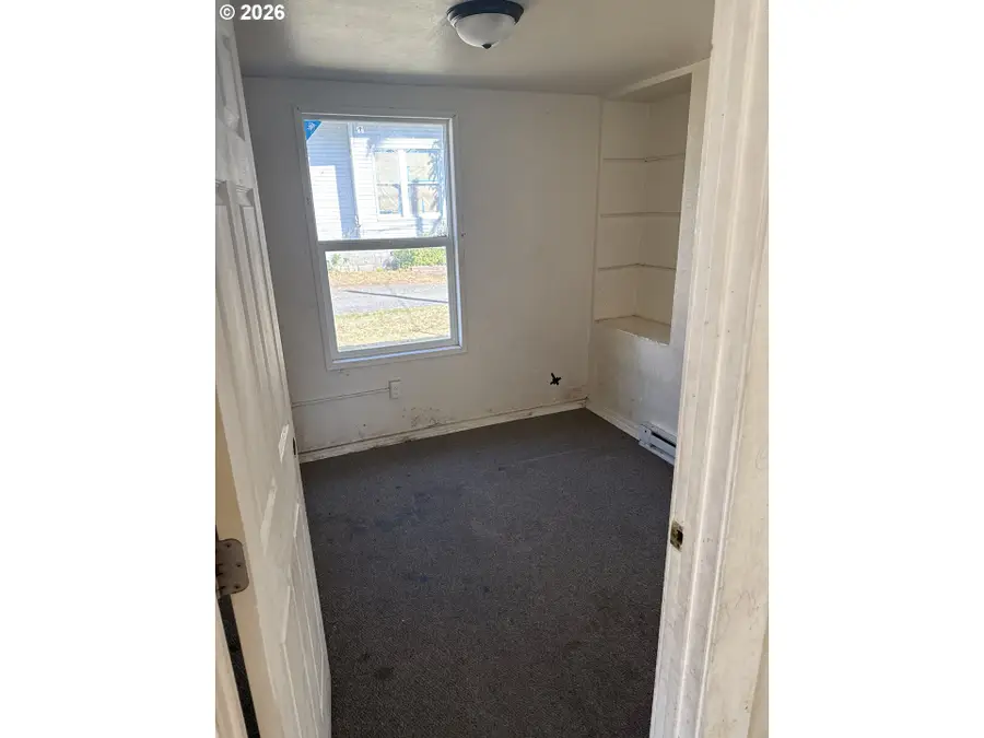220 NE 3rd St, Hermiston, OR 97838 - #3