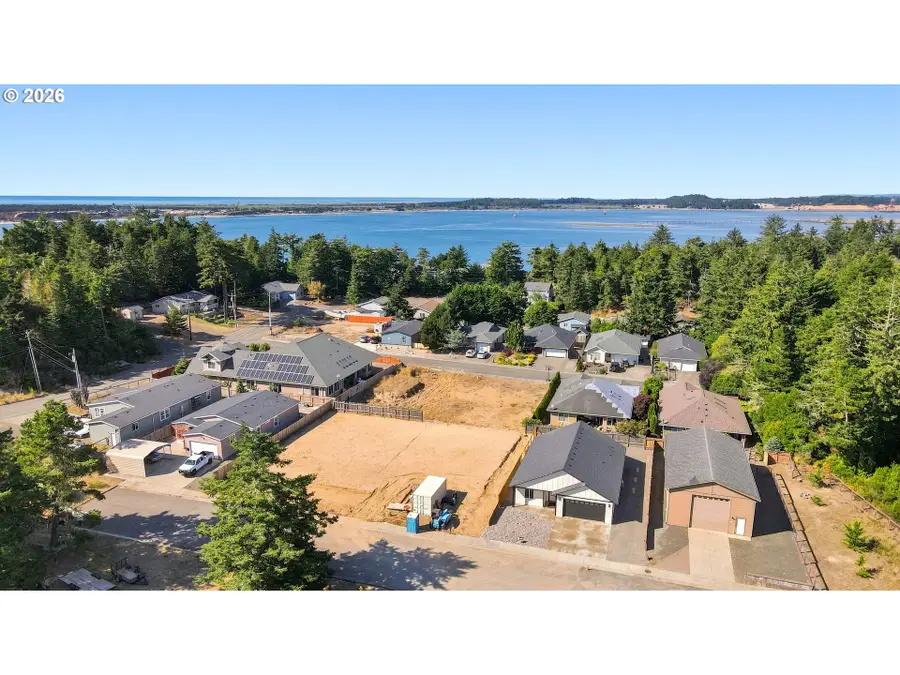768 Division Ave, Coos Bay, OR 97420 - #2