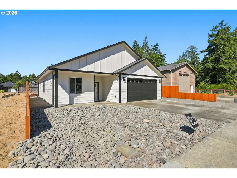 768 Division Ave, Coos Bay, OR 97420 - #3