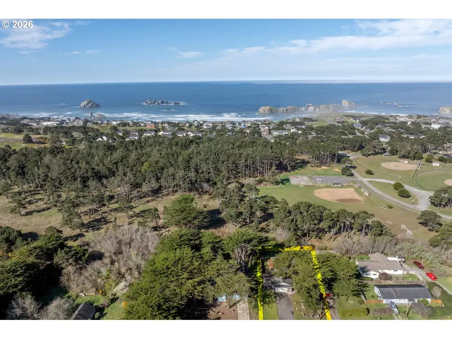 1260 Jackson Ave Sw, Bandon, OR 97411 - #3