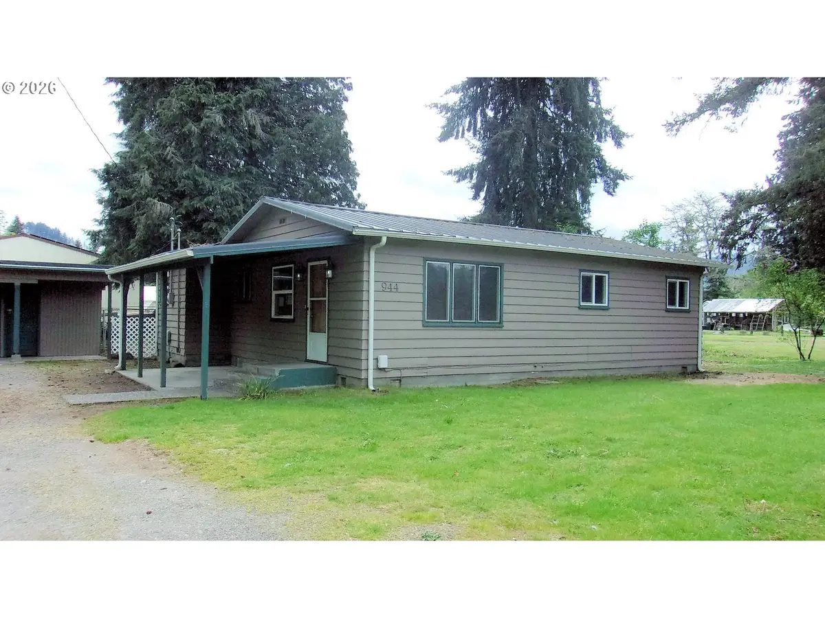 944 5th St, Lyons, OR 97358 - #1