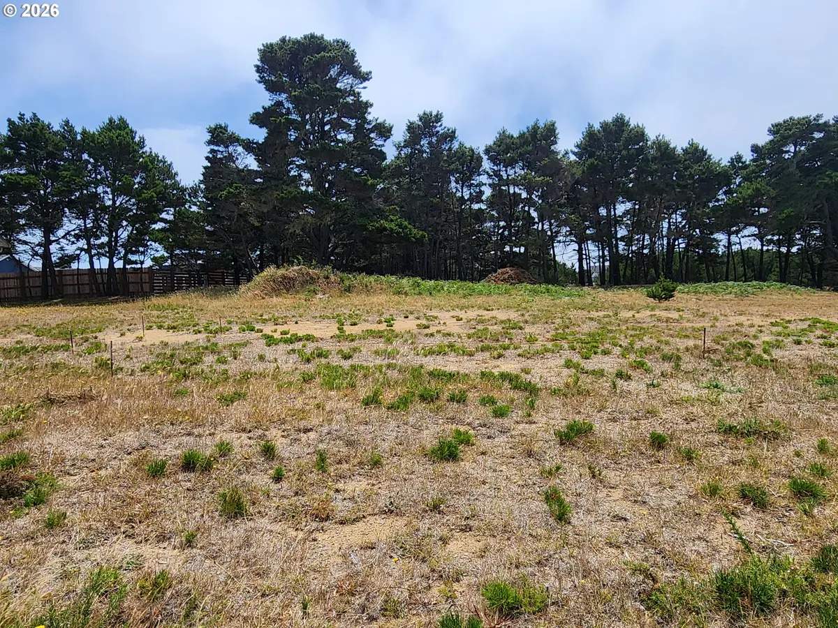 845 Rogers Pl, Bandon, OR 97411 - #1