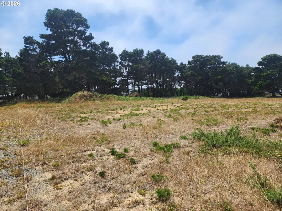 845 Rogers Pl, Bandon, OR 97411 - #3