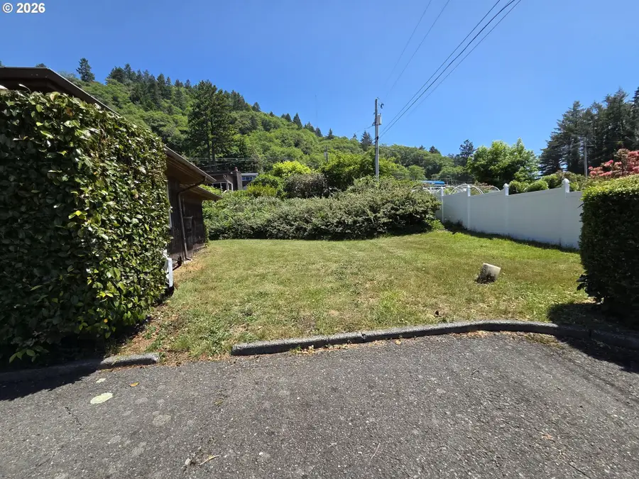 16005 Carson Ln, Brookings, OR 97415 - #3