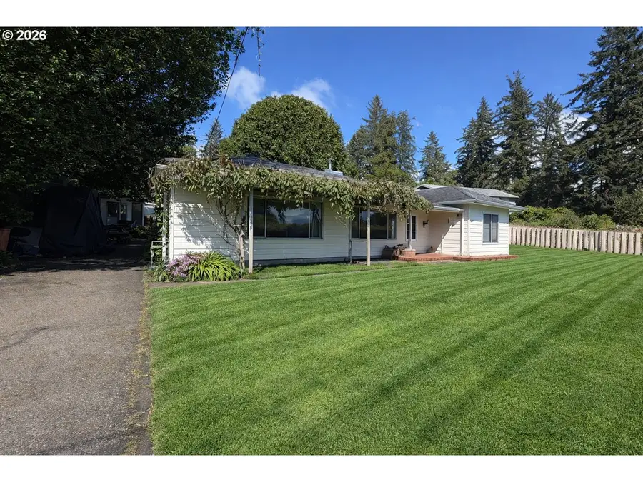 67623 E Bay Rd, Glasgow, OR 97459 - #3
