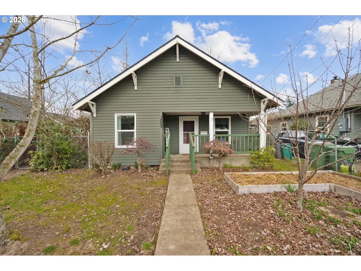 1207 E 11th St, Newberg, OR 97132 - Image #1