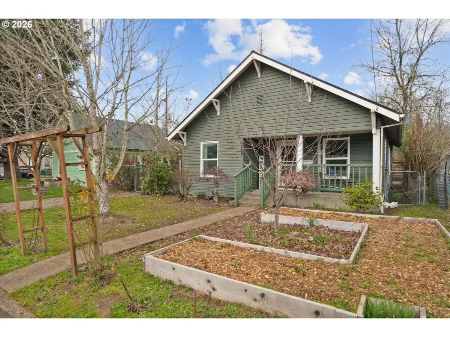 1207 E 11th St, Newberg, OR 97132 - Image #2