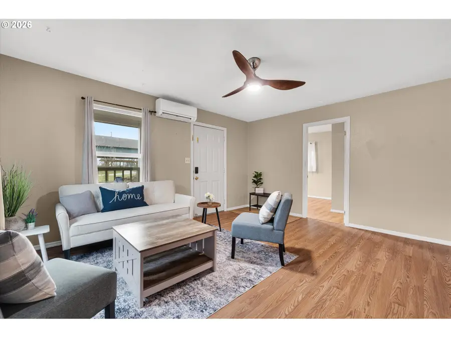 1207 E 11th St, Newberg, OR 97132 - Image #3