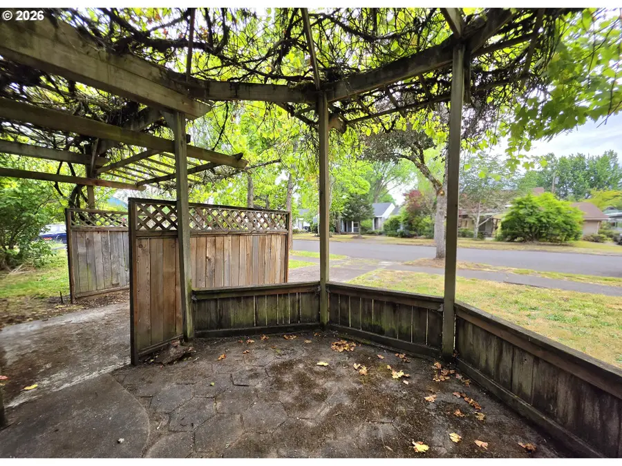 2655 Kincaid St, Eugene, OR 97405 - #3