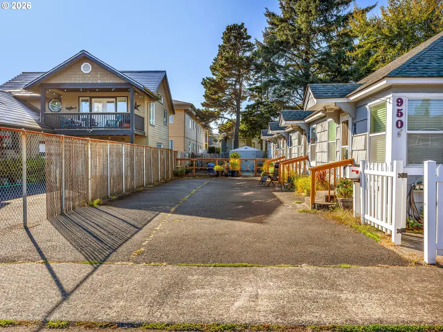 950 S Edgewood St, Seaside, OR 97138 - #2