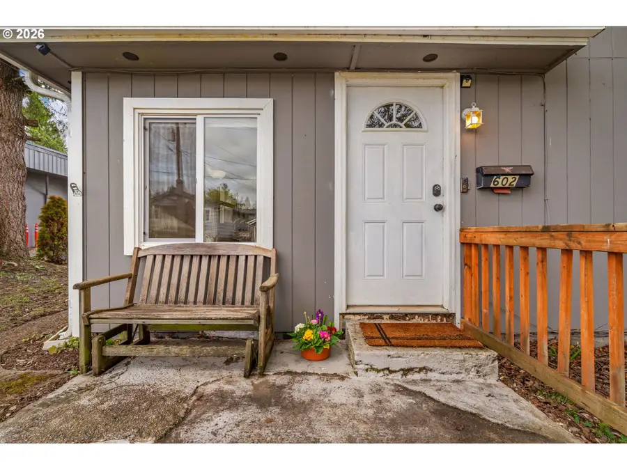 602 Burcham St, Kelso, WA 98626 - #3