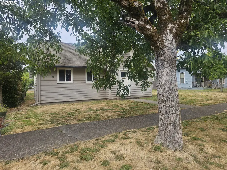 466 S 6th St, Independence, OR 97351 - #2