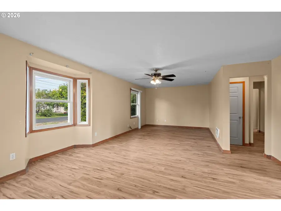 2544 34th Ave, Longview, WA 98632 - #2