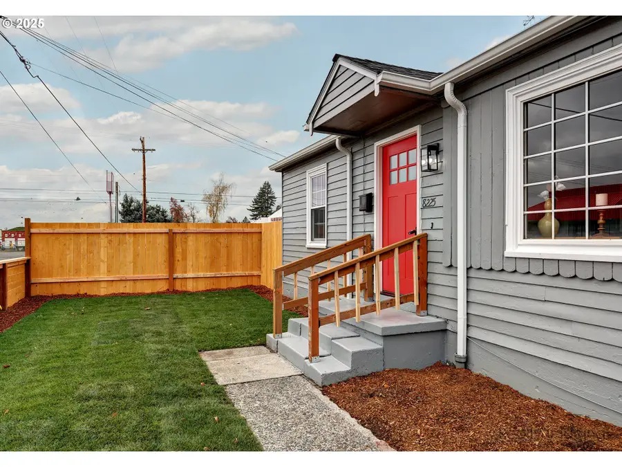 8225 SE Raymond Ct, Portland, OR 97266 - Image #2