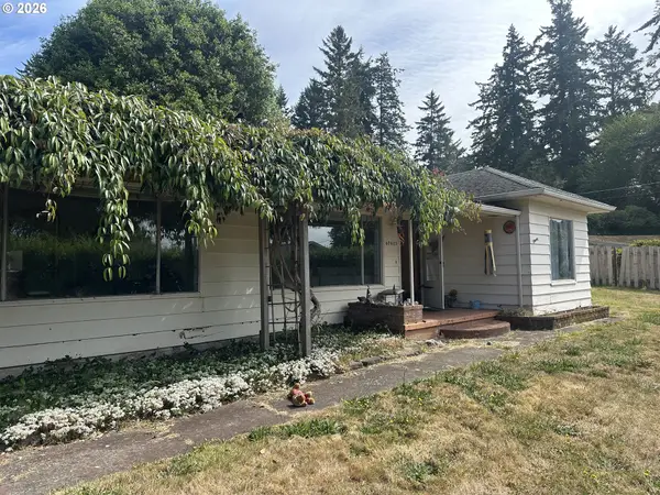67623 E Bay Rd, NorthBend, OR 97459