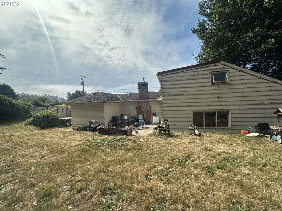 67623 E Bay Rd, Glasgow, OR 97459 - #3
