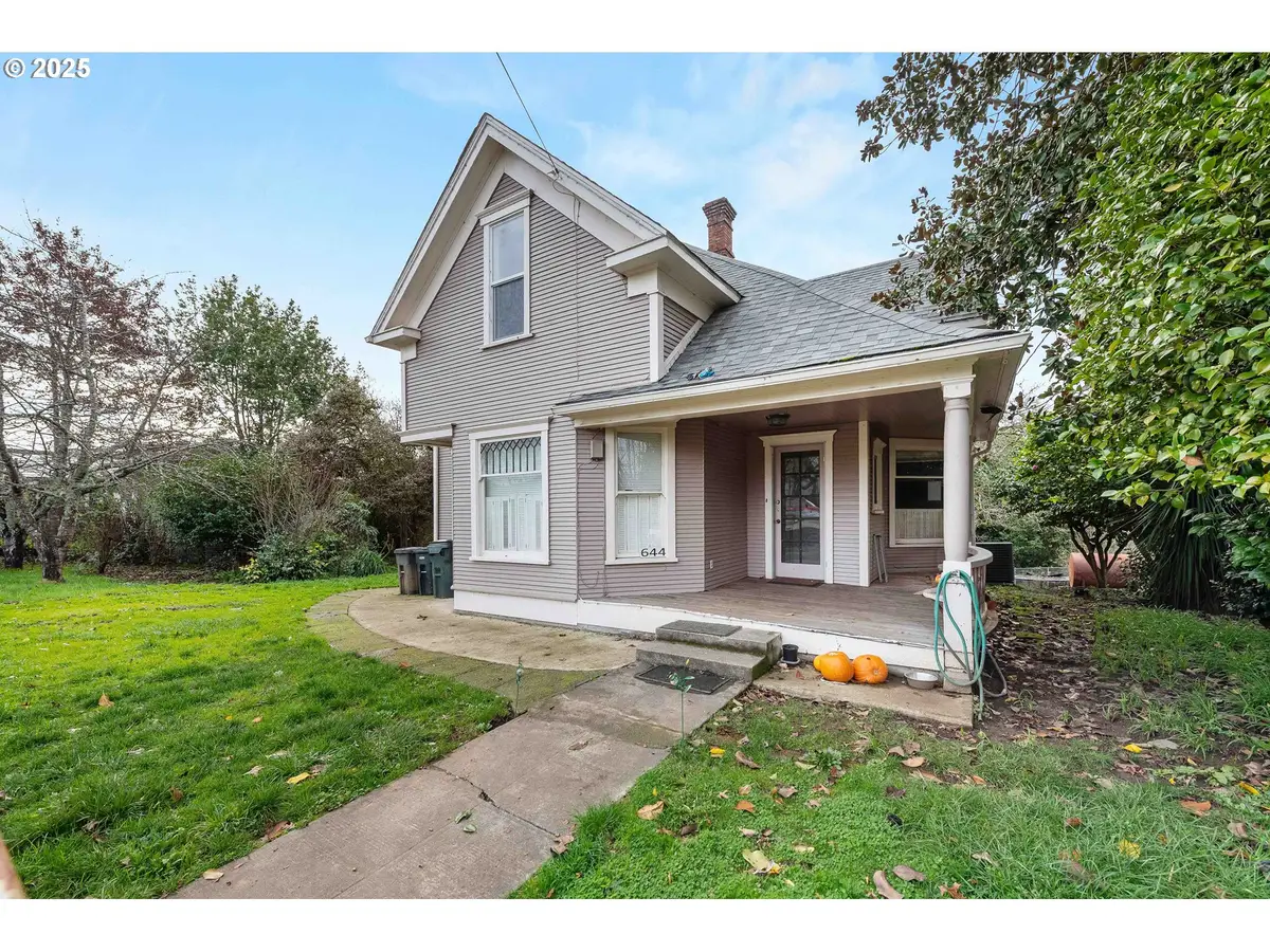 644 4th St, Myrtle Point, OR 97458 - Image #1