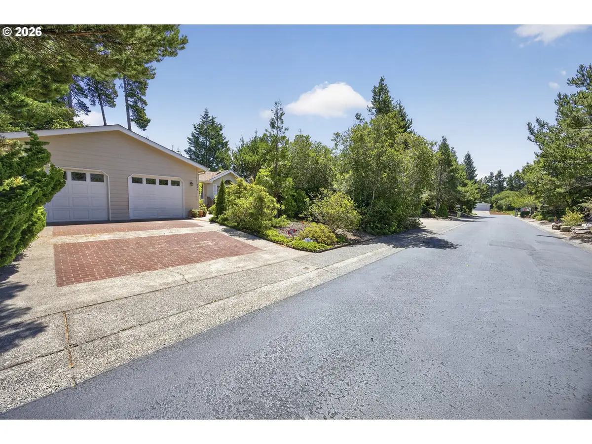 506 Robin Ln, Florence, OR 97439 - #1