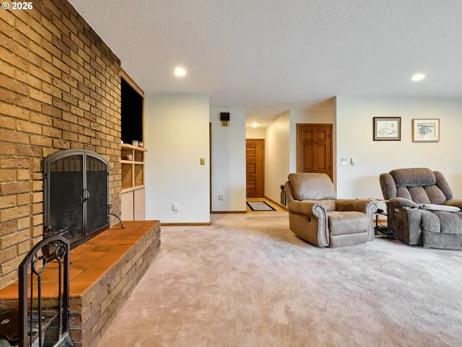 3780 Victor Point Rd Ne, Silverton, OR 97381 - #3