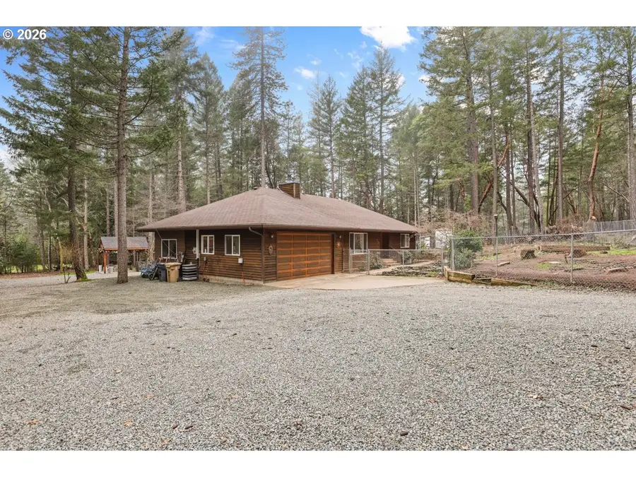 372 Thornbrook Dr, Merlin, OR 97532 - #2