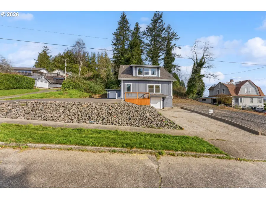 790 Oregon Ave, North Bend, OR 97459 - #3