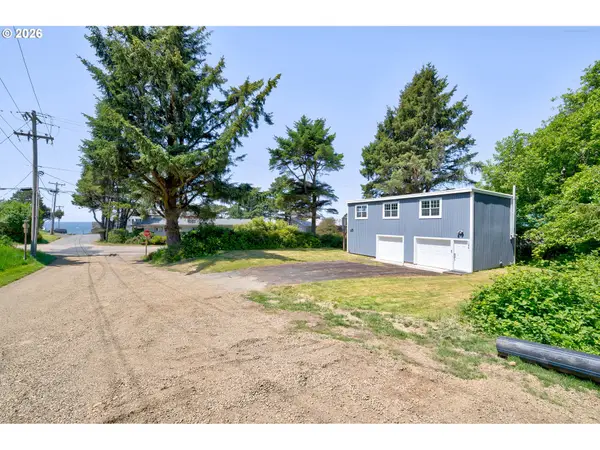 124 E Sitka St, CannonBeach, OR 97110