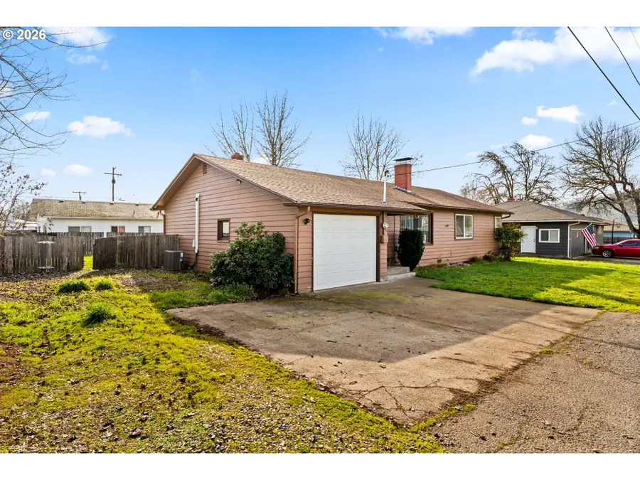 469 NE Sterling Dr, Roseburg, OR 97470 - #3