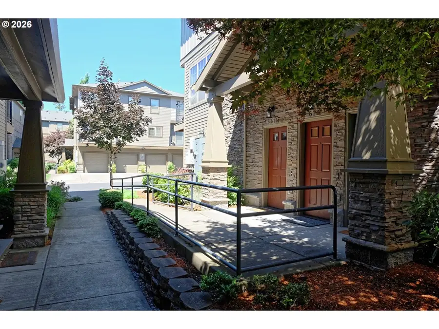 618 NE Garswood Ln, Hillsboro, OR 97003 - #3