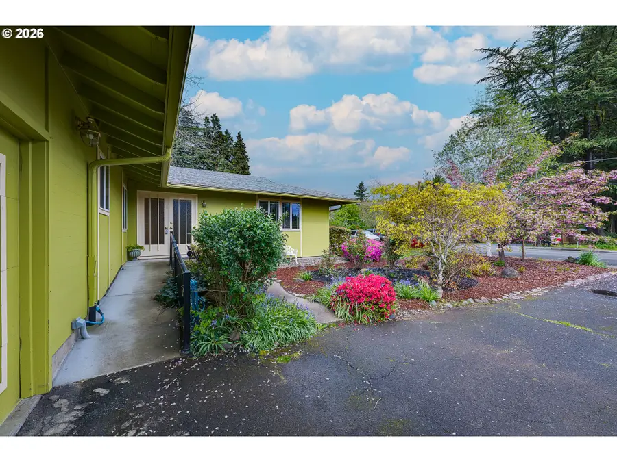 1722 SE Oak St, Hillsboro, OR 97123 - #2