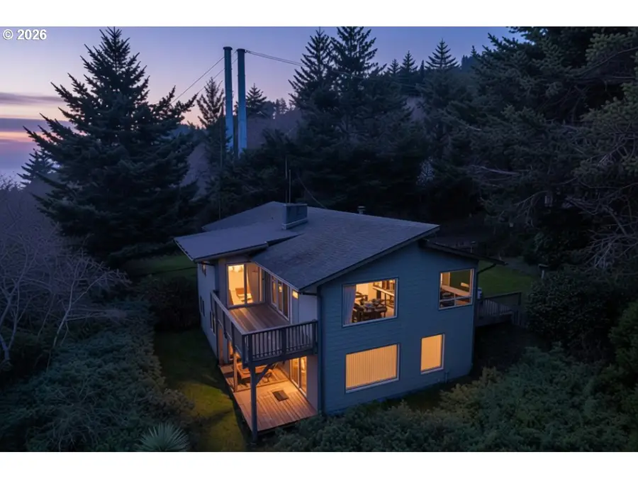 94268 6th St, Gold Beach, OR 97444 - #2