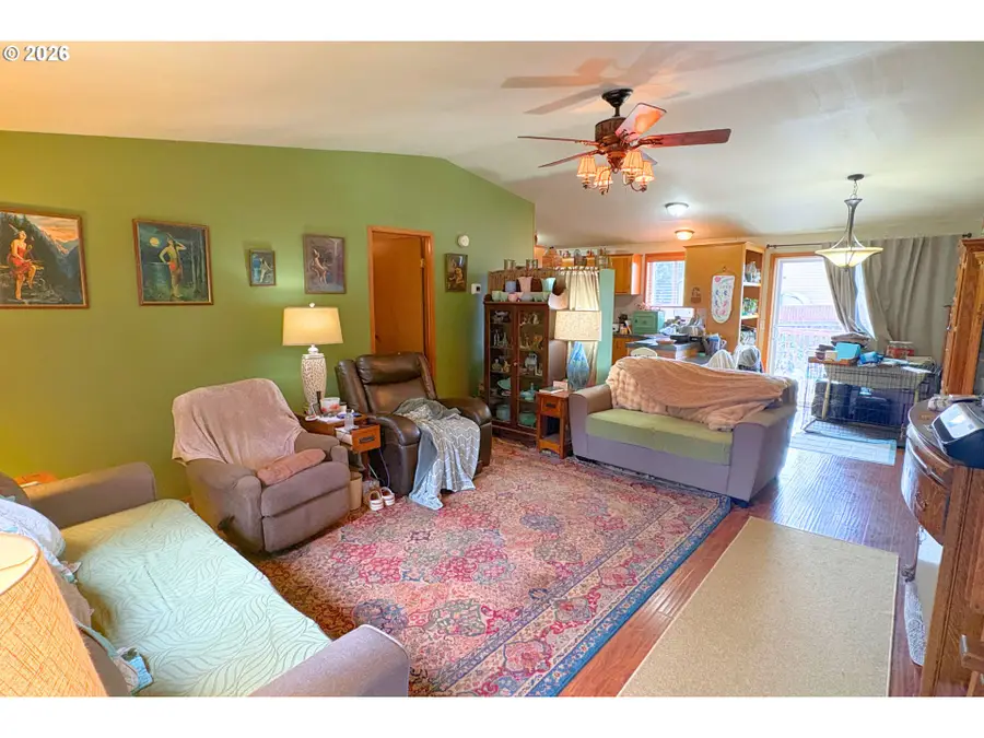 1118 W C Ave, La Center, WA 98629 - #3