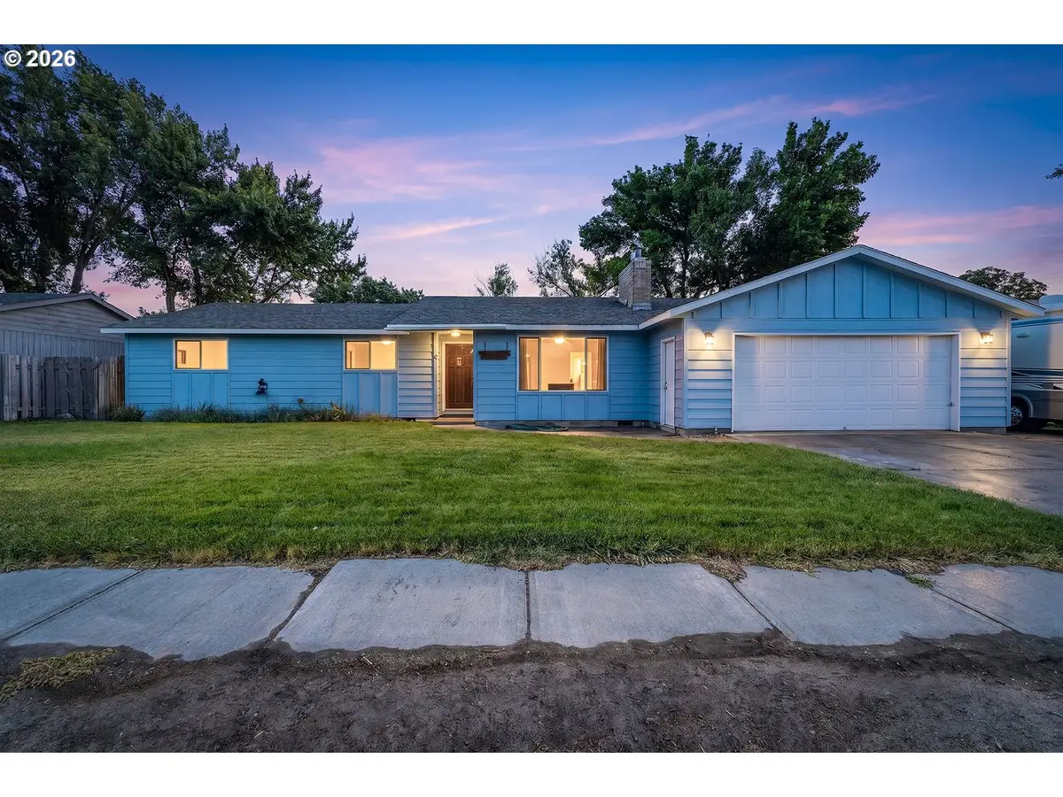 335 W Mckenzie Ave, Hermiston, OR 97838 - #1