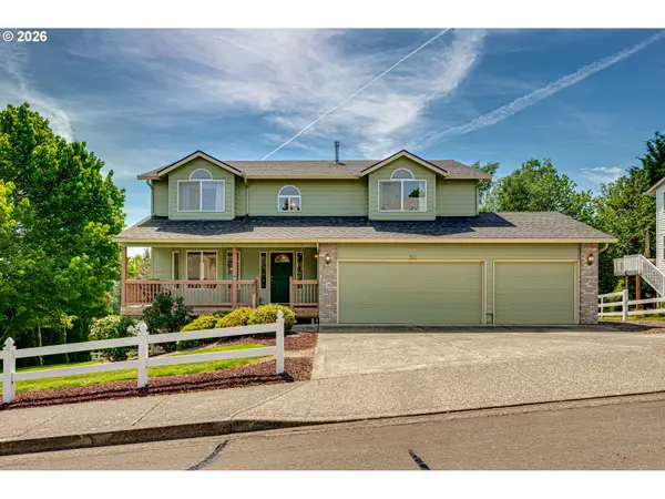 1241 E Pioneer Loop, LaCenter, WA 98629