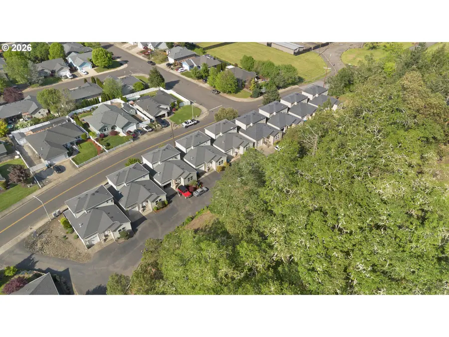 2471 SE Waldon Ave, Roseburg, OR 97470 - #3