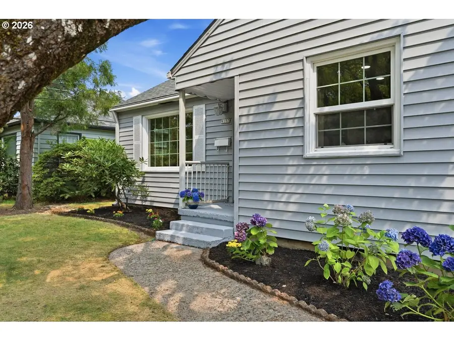 9233 SE Morrison St, Portland, OR 97216 - #3