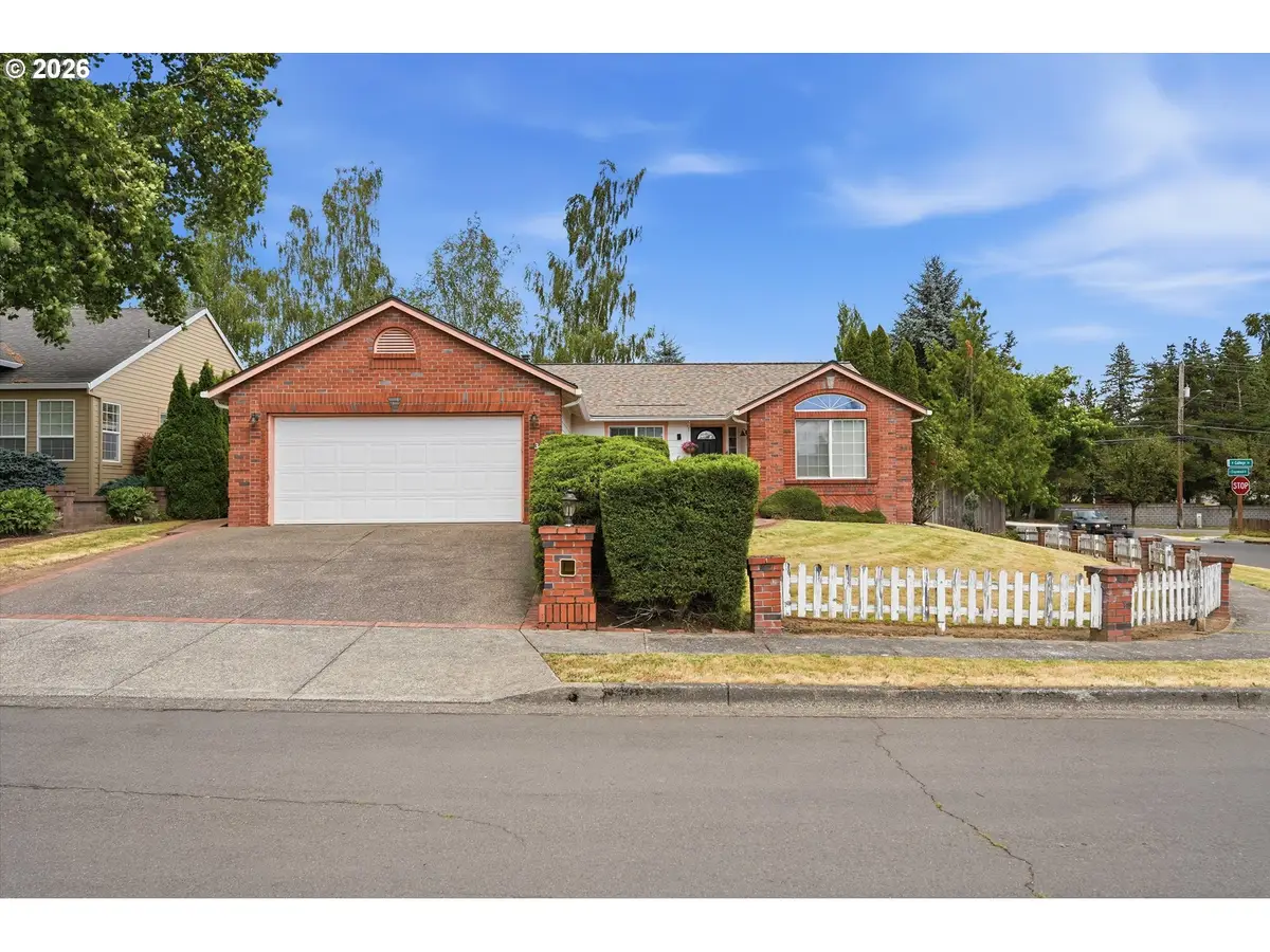 3100 N Clearbrook Ct, Newberg, OR 97132 - #1