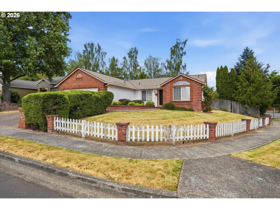3100 N Clearbrook Ct, Newberg, OR 97132 - #2