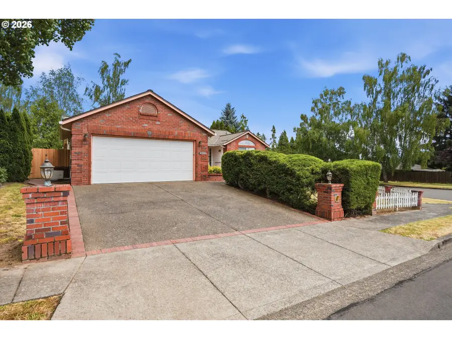 3100 N Clearbrook Ct, Newberg, OR 97132 - #3