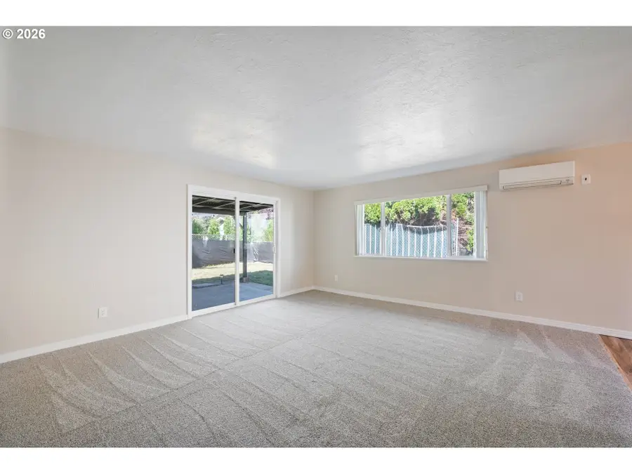 4490 Constitution Ln, Longview, WA 98632 - #3