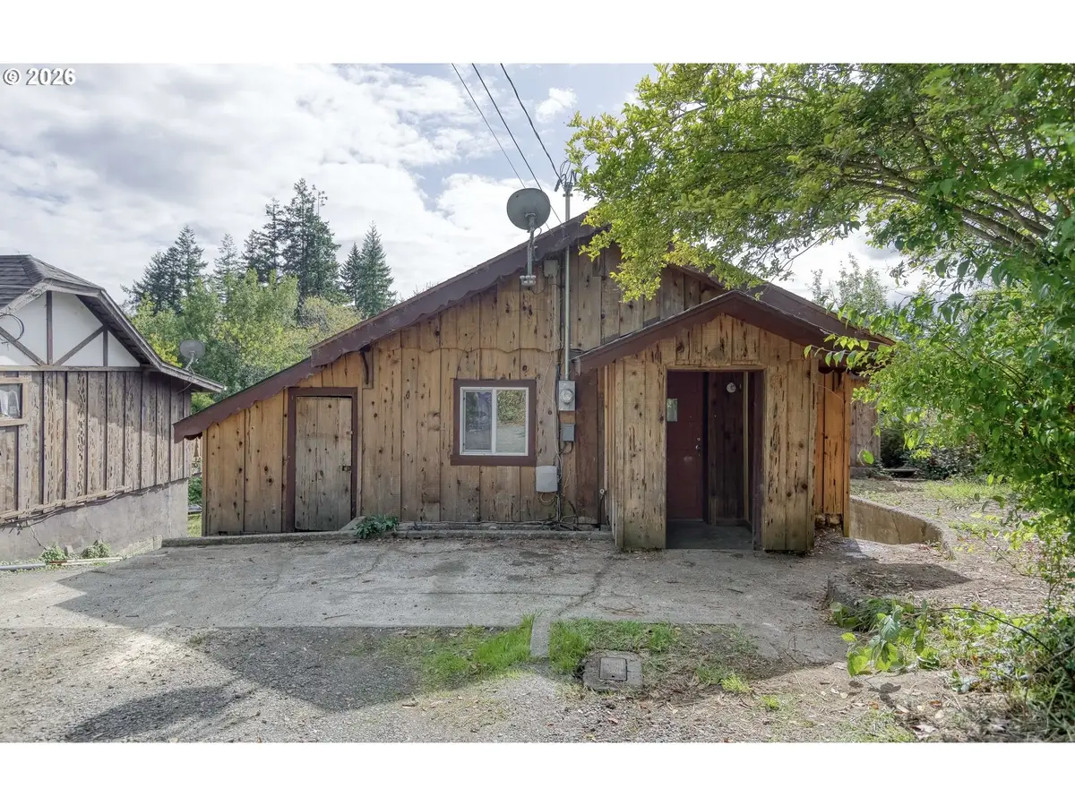 541 E 6th St, Coquille, OR 97423 - #1