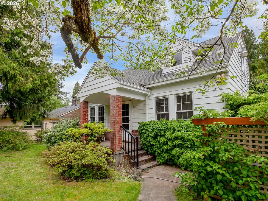2721 NE Ainsworth St, Portland, OR 97211 - #3